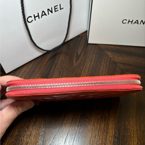 Chanel CC Patent Leather Wallet in Coral - Picture 3 of 8